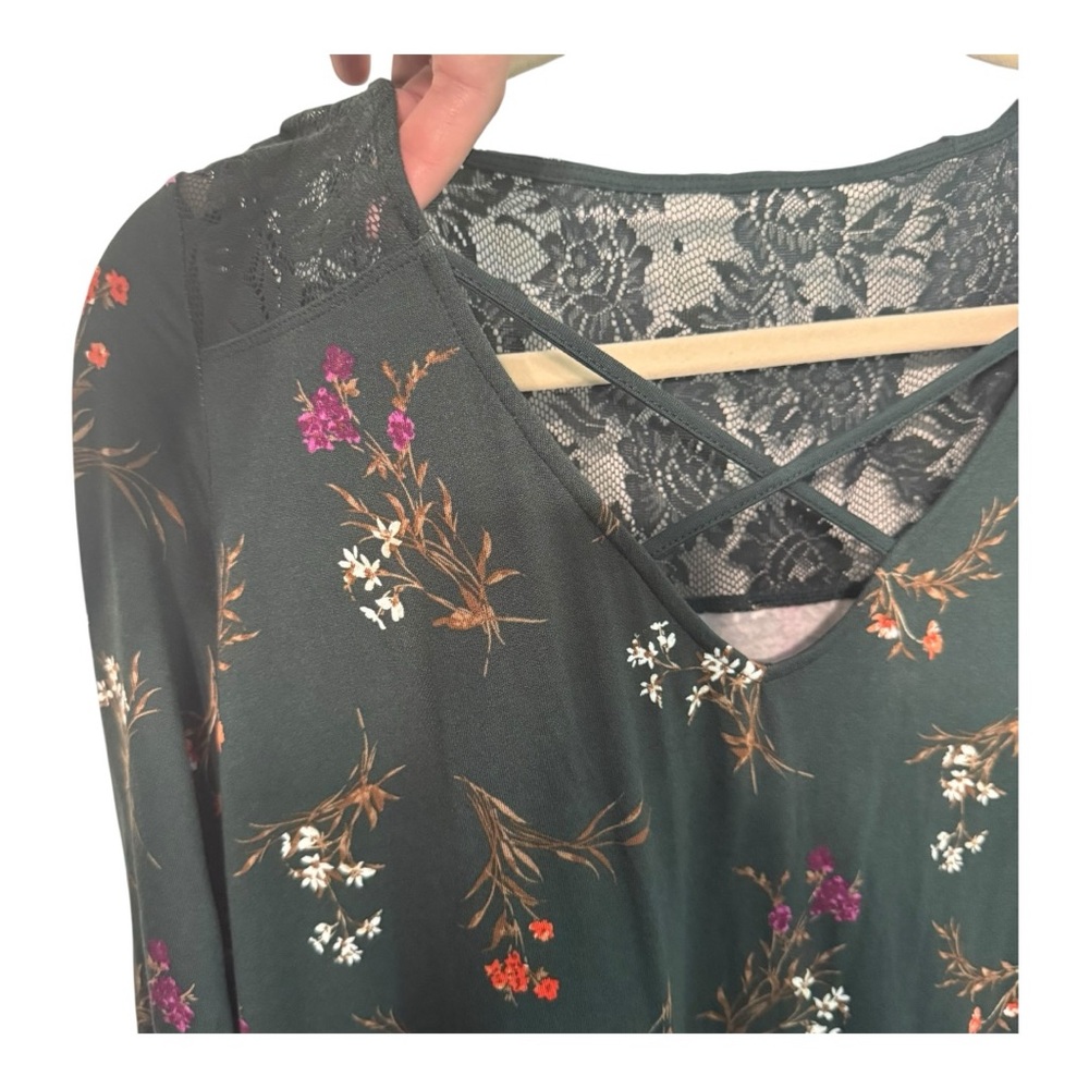 Torrid Green Floral Lace Babydoll tunic- Size 2 - Picture 3 of 6